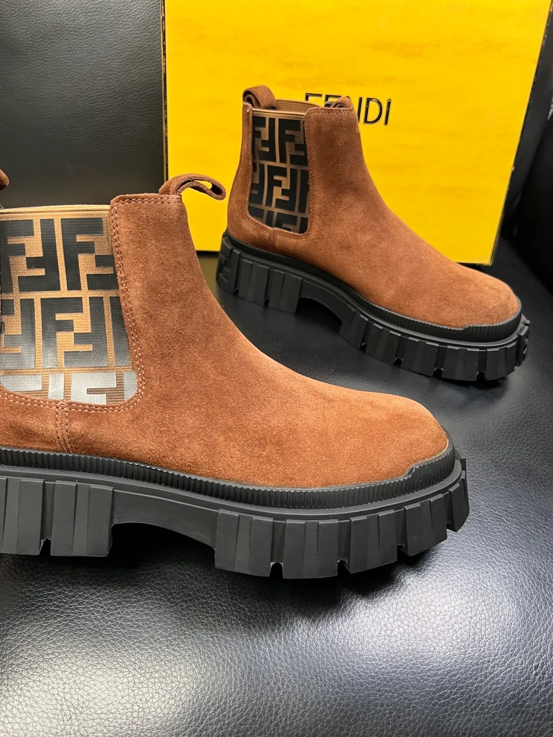 Men's shoes 💰900 FENDI High-quality top craftsmanship, Fendi boots high-top counter synchronization, original factory configuration imported Italian cowhide fly-knit fabric, imported cowhide lining, breathable and comfortable, soles: original soles specially provided by the original factory, original factory and single goods are welcome to compare, code number 39-44 (customized 38 45)